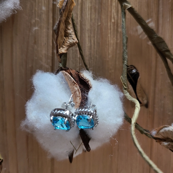 GORGEOUS!!! Aquamarine Halo cut CZ earrings in SILVER - Picture 11 of 11
